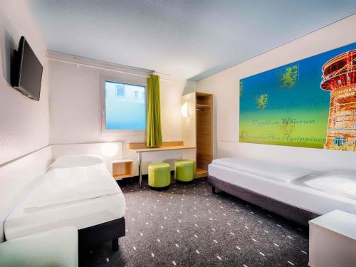 Cama o camas de una habitación en B&B HOTEL Köln-Frechen