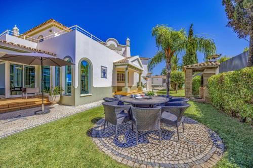 Villa Quinta da Vinha by Villa Plus
