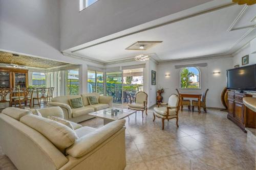 Villa Quinta da Vinha by Villa Plus