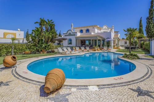 Villa Quinta da Vinha by Villa Plus
