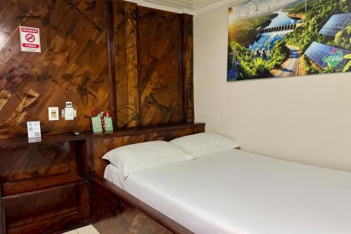 a room with a bed and a painting on the wall at Hotel COP 30 in Belém