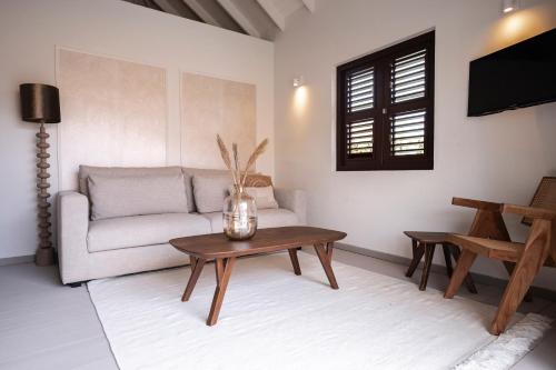 Ruang duduk di Botanique Bungalows Westpunt
