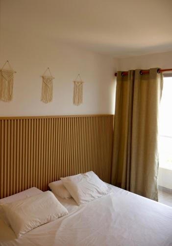 a bedroom with a bed and a window at Modern apartment with direct ocean view in Simón Bolivar