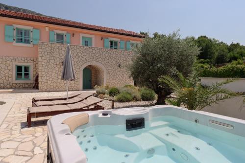 Bazén v ubytování Casa Bianka nebo v jeho okolí