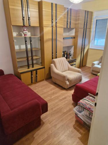 a living room with a couch and a chair at DiS Apartman in Vršac
