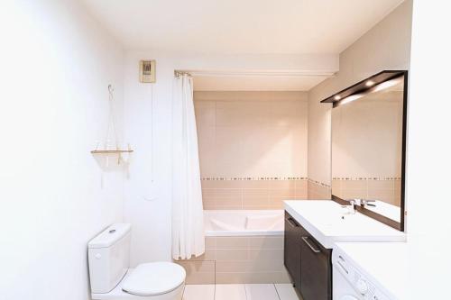Bright studio with garage - Valmy District