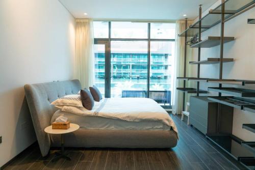 1 Bedroom Luxury Condo Harbor Row Canal View