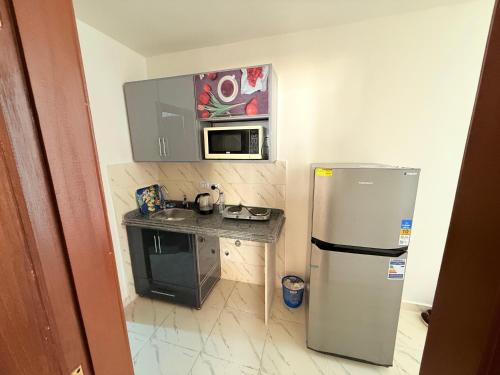 Η κουζίνα ή μικρή κουζίνα στο سانتوريني الساحل الشمالي