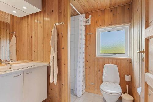 Koupelna v ubytování TV1682-Tversted-Folstedvej-46