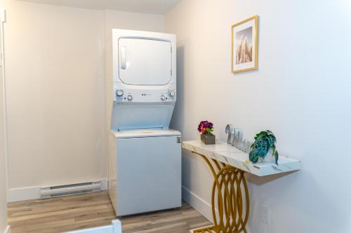 Φωτογραφία από το άλμπουμ του Luxury One Bedroom Private Apartment just 7 minutes from the Airport σε Dieppe