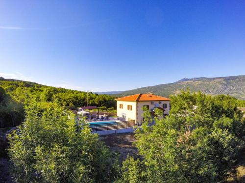 an image of a house with a swimming pool at Villa Telma in Kostrčani - Haus für 8-10 Personen in Kostrčani