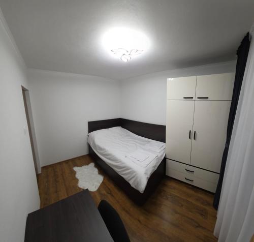 Katil atau katil-katil dalam bilik di Ravio Apartament