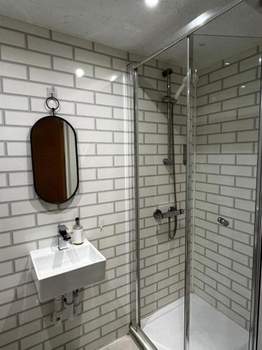 Koupelna v ubytování Townhouse Studio with Kitchen & Ensuite - Great Location