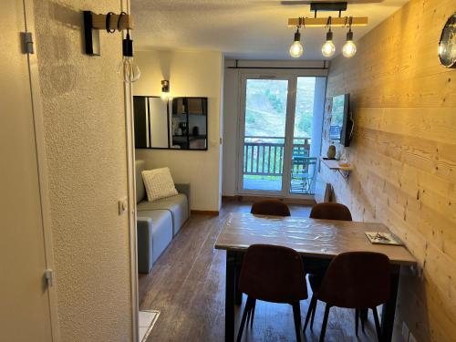 Appartement rénové, 4 personnes, pied des pistes