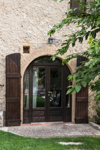 an entrance to a building with a wooden door at Fenil Del Santo in Tremosine Sul Garda