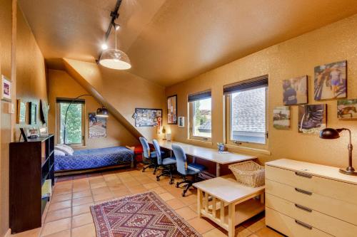 a room with a desk and a bed and a bedroom at Casa de Nieve The Snowhouse in Steamboat Springs in Steamboat II