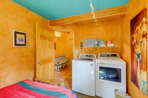 a laundry room with a washer and dryer at Casa de Nieve The Snowhouse in Steamboat Springs in Steamboat II