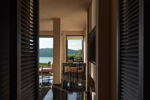 a dining room with a view of the ocean at 大理空山语 风眠艺术海景酒店 Dali Kongshanyu Art Seaview Hotel in Dali Airport