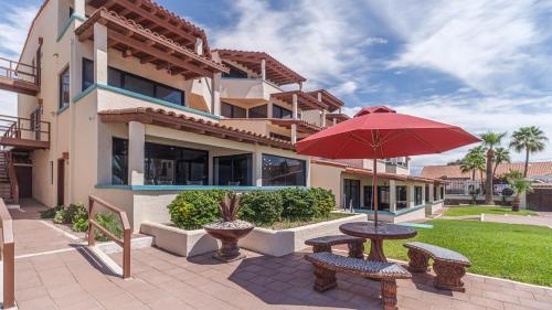 Gallery image of Las Gaviotas 436 Mid-century Ocean View Apartment in Puerto Peñasco
