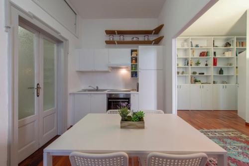 Stylish Apartment at Isola-Garibaldi District - B Home