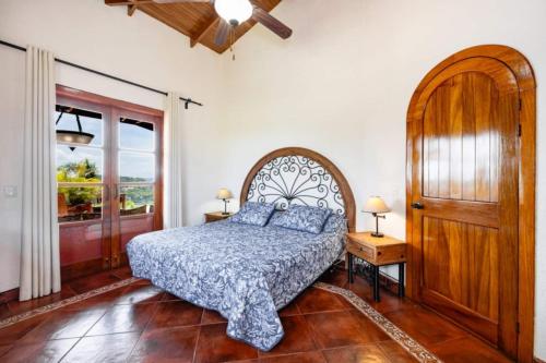 a bedroom with a bed and a wooden door at Casa Amarilla in Playa Hermosa