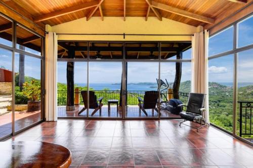 an open living room with a table and chairs at Casa Amarilla in Playa Hermosa