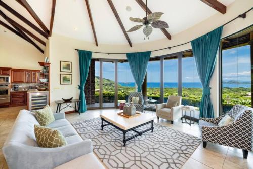 an image of a living room with blue drapes at Casa Texvol in Playa Hermosa