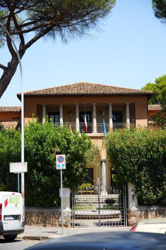 Graziosa camera in posizione strategia con bagno privato esterno