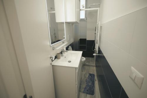 Graziosa camera in posizione strategia con bagno privato esterno