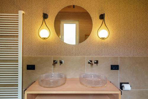 a bathroom with three sinks and a mirror at Villa Ilaria in Lagundo