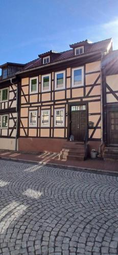 a building with a cobblestone street in front of it at Ferienhaus-Juliana in Stolberg i. Harz