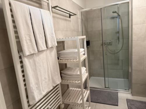 Luxury Apartment with Patio - Free Parking
