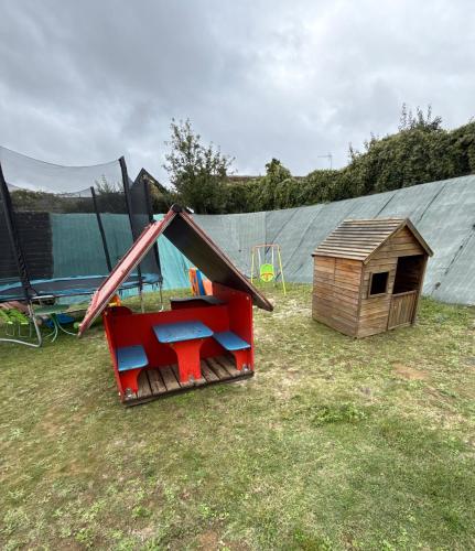 a small wooden dog house and a play house at Hôtel Déco'lia-Soirée étape in Ballon