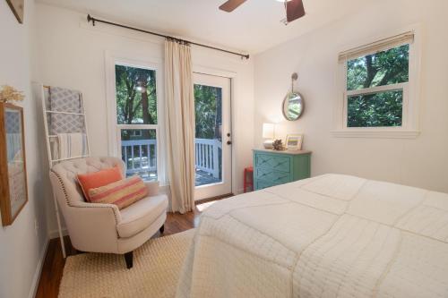 En eller flere senge i et værelse på Sea Island Cotton Cottage