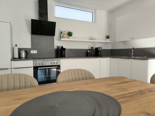 Køkken eller tekøkken på New spacious luxury apartment at Rathaushausplatz