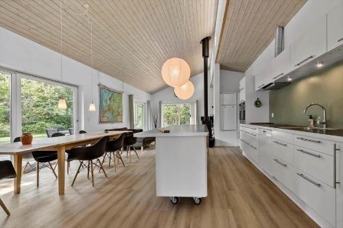 Cucina o angolo cottura di 84264-Ronde-Enebaervej-4