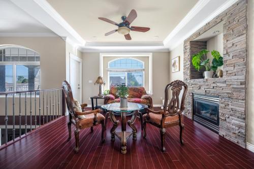 Gambar di galeri bagi Coquitlam Heights Private Room di Coquitlam