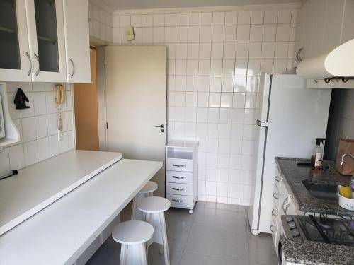 Dapur atau dapur kecil di 2 Apartamento próximo ao melhor de Piracicaba!