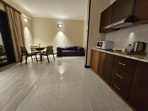 מטבח או מטבחון ב-Crown Apartments