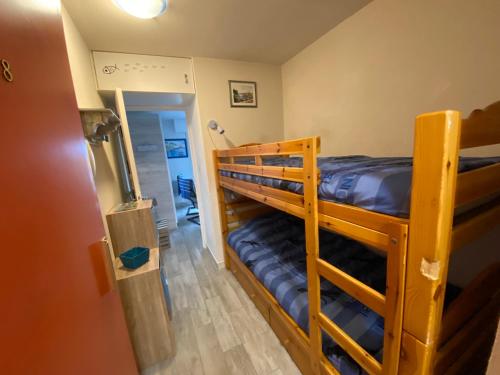 a bedroom with two bunk beds in a room at Fréjus plage B in Fréjus
