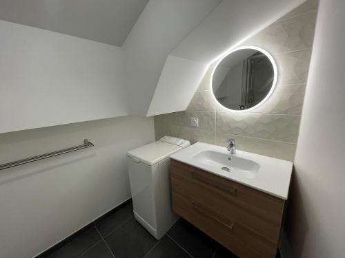 O baie la Dans résidence neuve LE SNOW ROC sur les pistes, appartement 8 personnes 2 chambres et coin montagne avec Terrasse WIFI et SAUNA