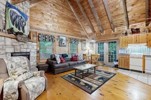 Gallery image of Bear Bee and Bee in Waldens Creek