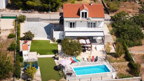 Guest house "The View" - with a pool