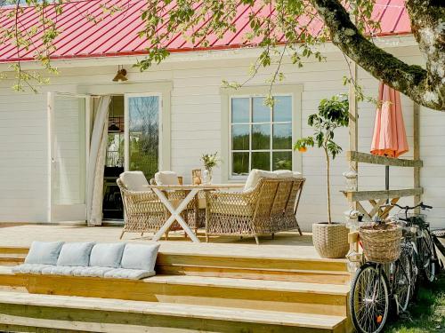 a porch with a table and chairs on a house at Pearl Of The Prairie in Tollered