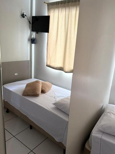 Katil atau katil-katil dalam bilik di Hotel Andorinha - Realeza - PR