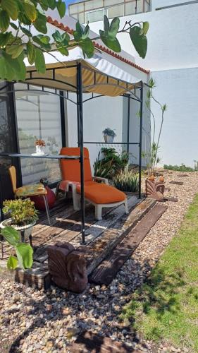 a gazebo with two chairs and a table at Casa Moderna en Cumbres del Lago Juriquilla in Juriquilla