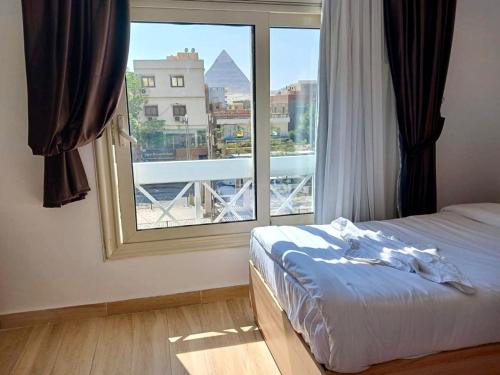 Postel nebo postele na pokoji v ubytování Platinum pyramids View INN