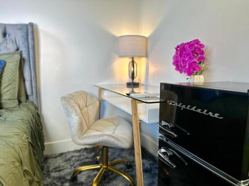 a bedroom with a desk and a chair and a bed at BP STAYS - Hotel-Style, No Host, Professionally Managed ID286 in Jersey City