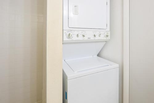 a white washer and dryer in a bathroom at Lobster Lodge in Duck Key