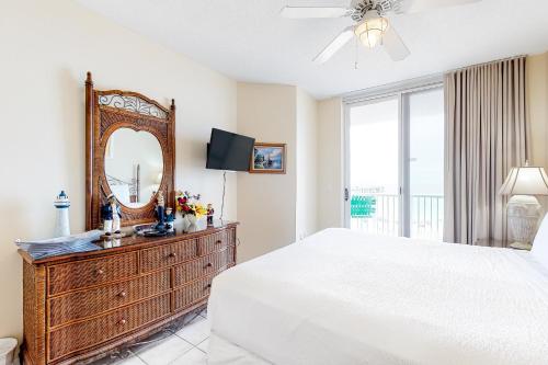 a bedroom with a large white bed and a mirror at Summerwind 0402 in Navarre